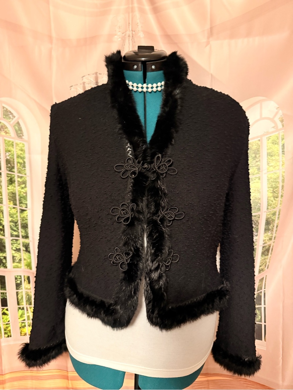 St. John Collection Black Faux Fur Trimmed Cropped Blazer